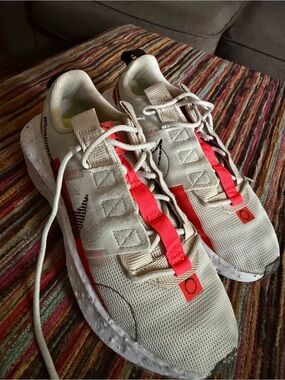 Nike Women's Beige and Red Athletic Sneakers
